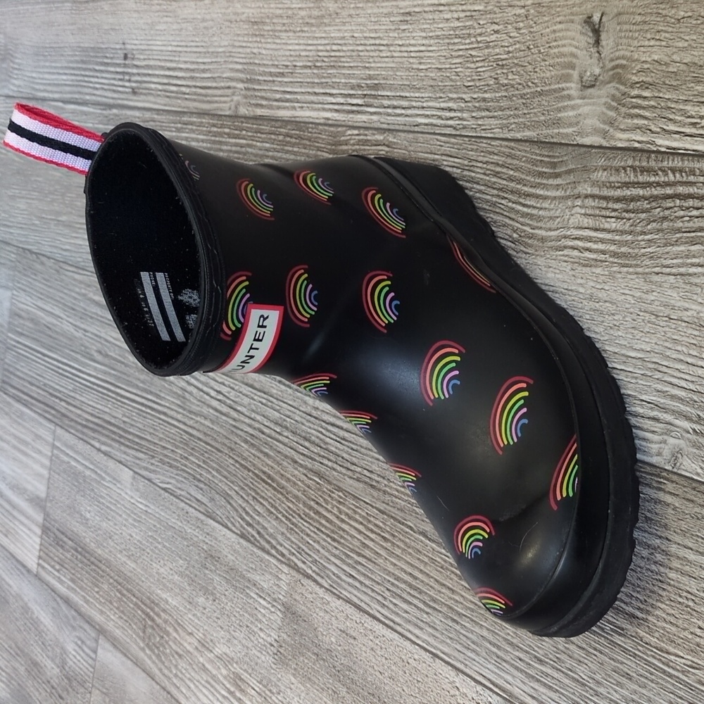 Hunter Women’s Play Short Mini Rainbow Print Rubber Booties Size 6
